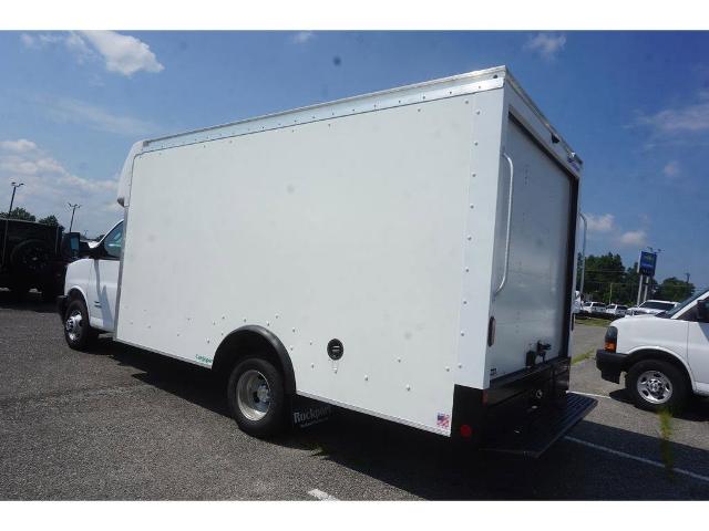 2023 Chevrolet Express Cutaway 4500 Vehicle Photo in ALCOA, TN 37701-3235