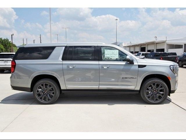 2024 GMC Yukon XL Vehicle Photo in ROSENBERG, TX 77471-5675