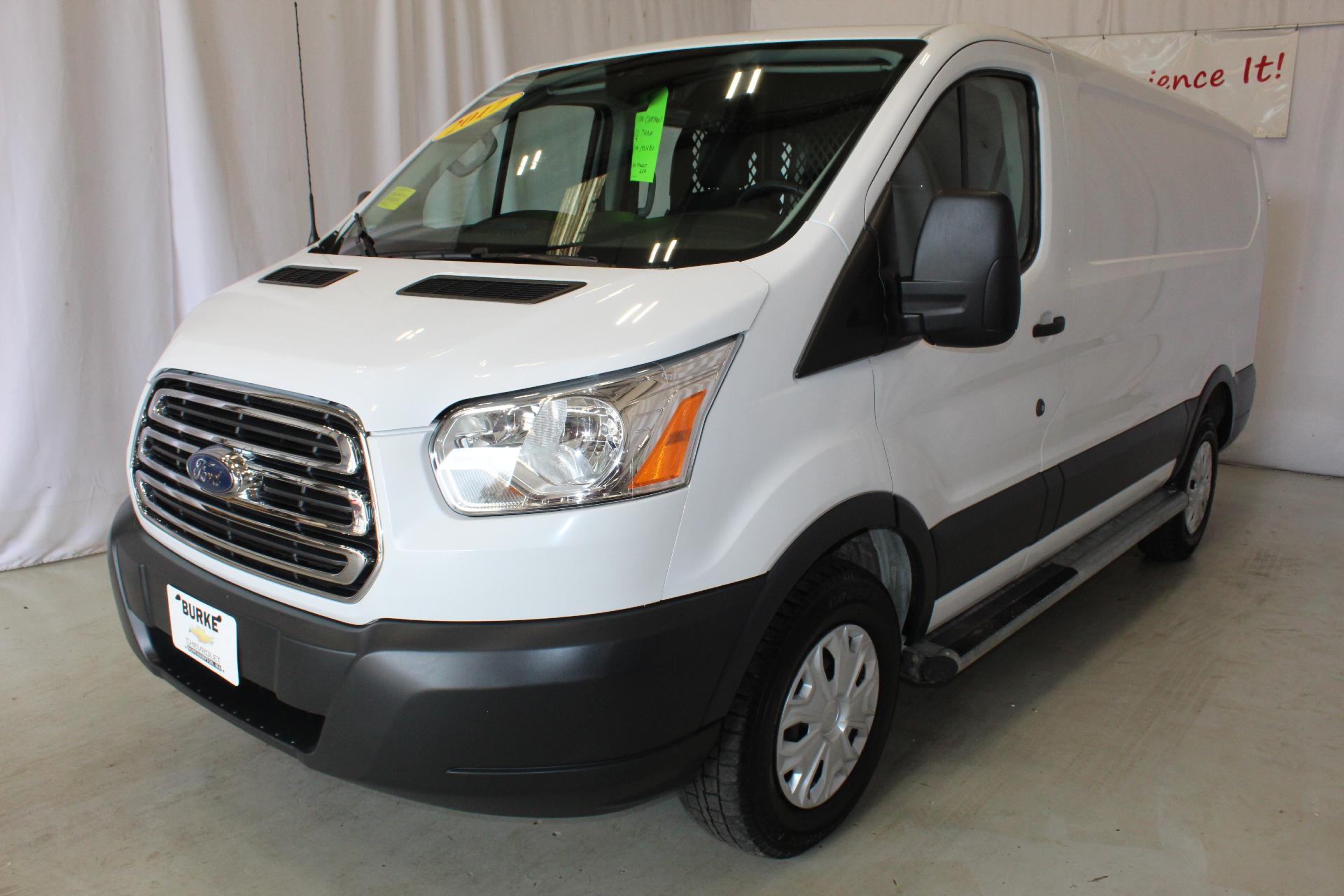 2017 Ford Transit Van Vehicle Photo in NORTHAMPTON, MA 01060-1120