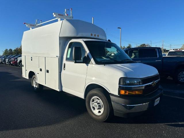 2024 Chevrolet Express Cutaway 3500 Vehicle Photo in COLUMBIA, MO 65203-3903