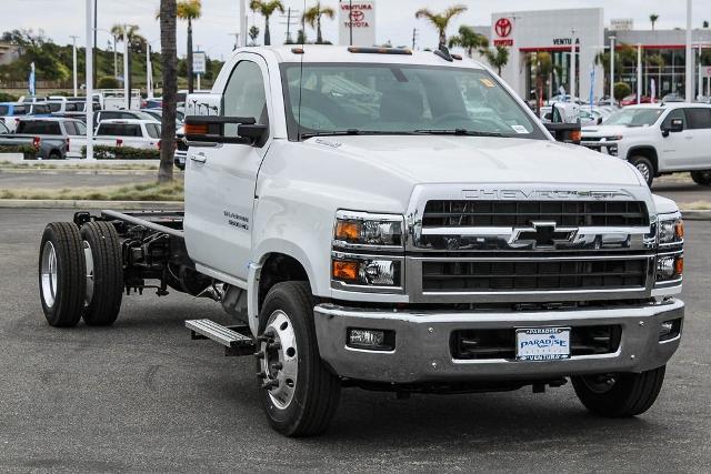 2023 Chevrolet Silverado Chassis Cab Vehicle Photo in VENTURA, CA 93003-8585