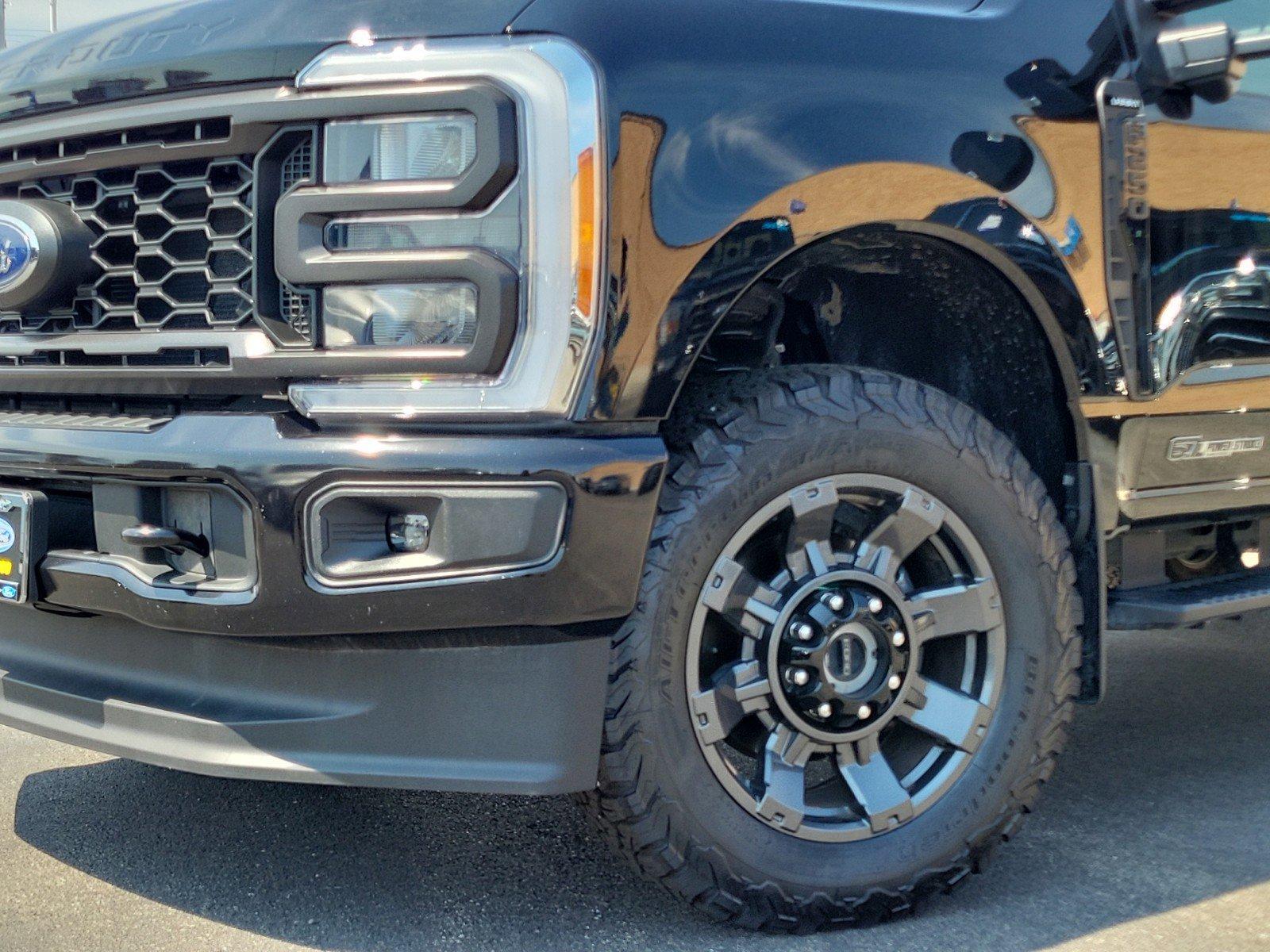 2023 Ford Super Duty F-250 SRW Vehicle Photo in Saint Charles, IL 60174