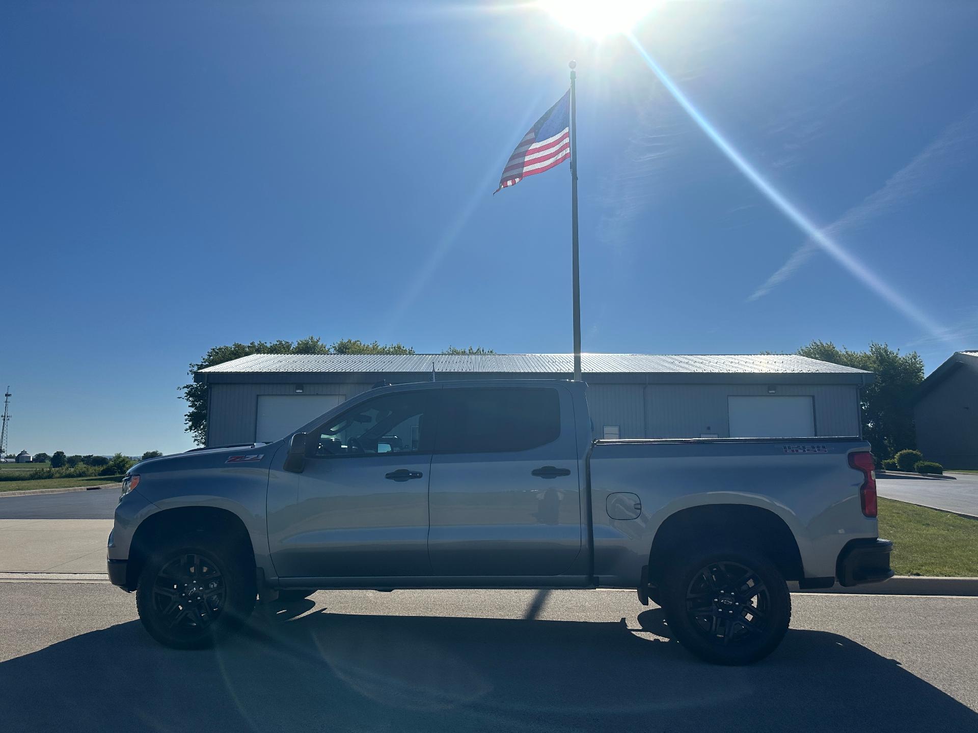 Used 2023 Chevrolet Silverado 1500 LT Trail Boss with VIN 3GCPDFEK4PG189709 for sale in Genoa, IL