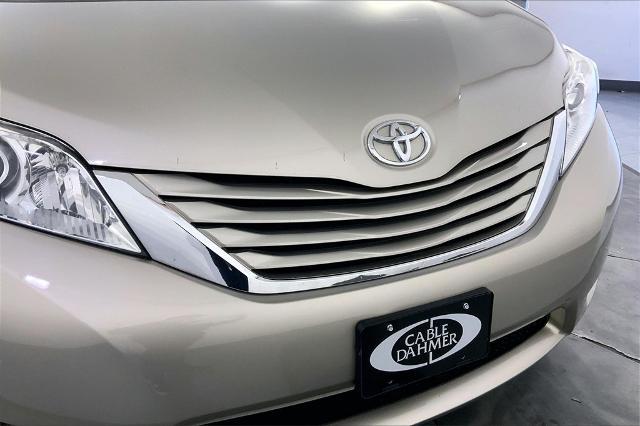 2017 Toyota Sienna Vehicle Photo in Kansas City, MO 64114