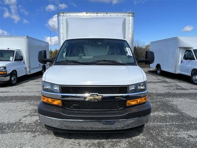 2023 Chevrolet Express Cutaway 3500 Vehicle Photo in ALCOA, TN 37701-3235