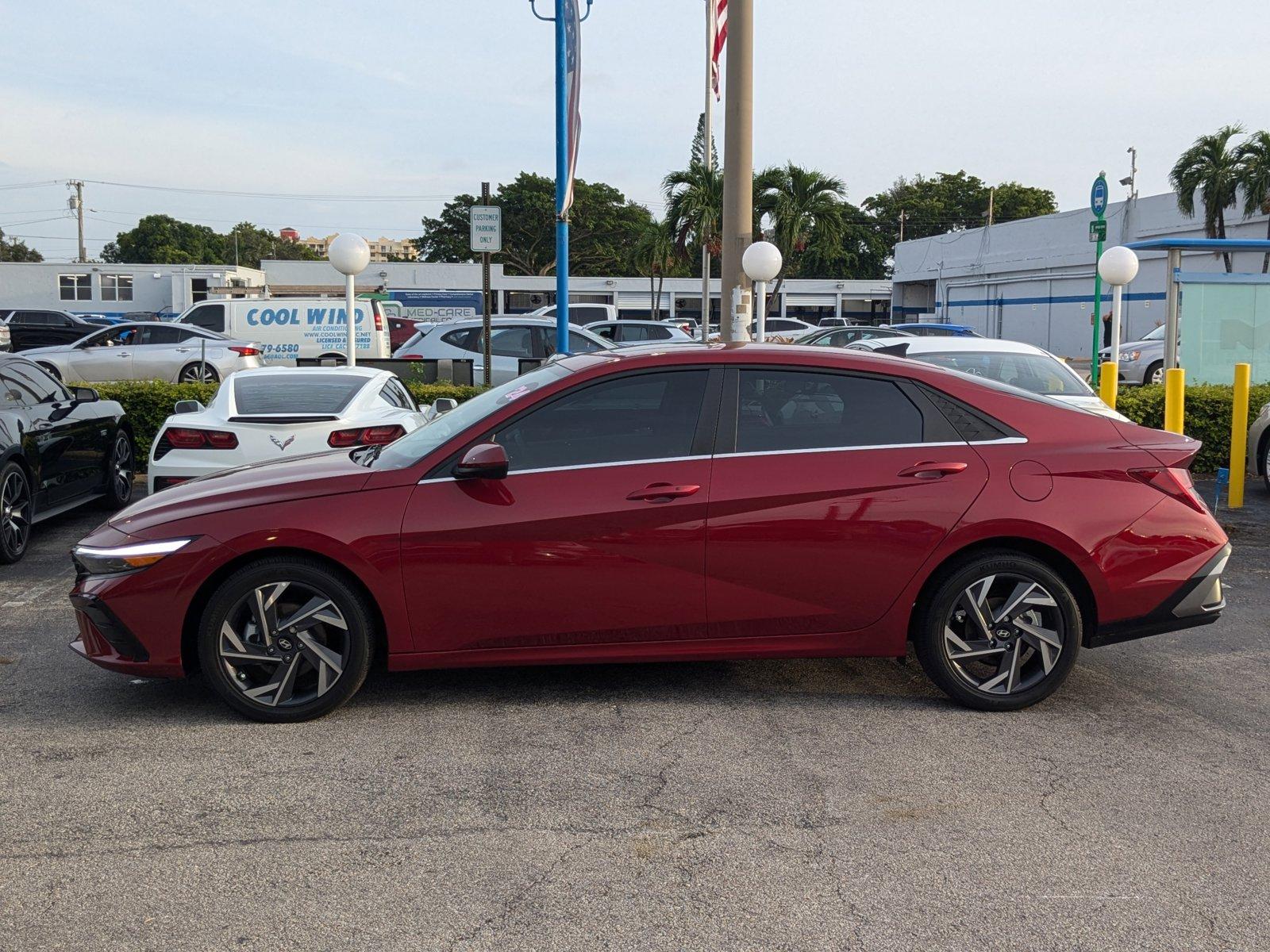 2024 Hyundai ELANTRA Vehicle Photo in Pembroke Pines , FL 33084