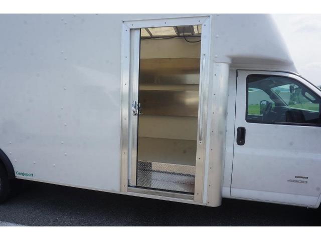 2023 Chevrolet Express Cutaway 4500 Vehicle Photo in ALCOA, TN 37701-3235