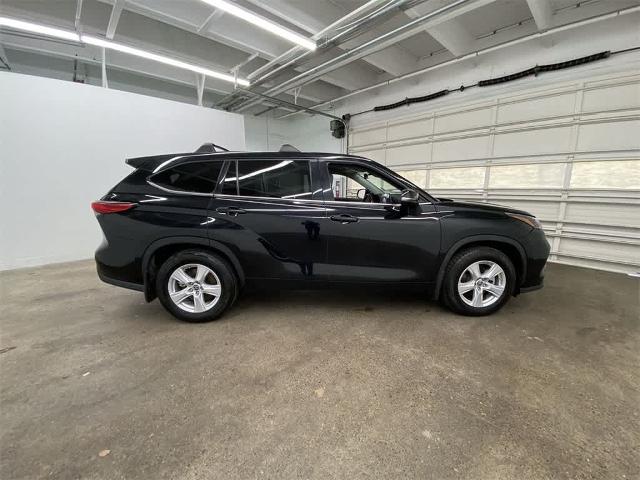 2022 Toyota Highlander Vehicle Photo in PORTLAND, OR 97225-3518