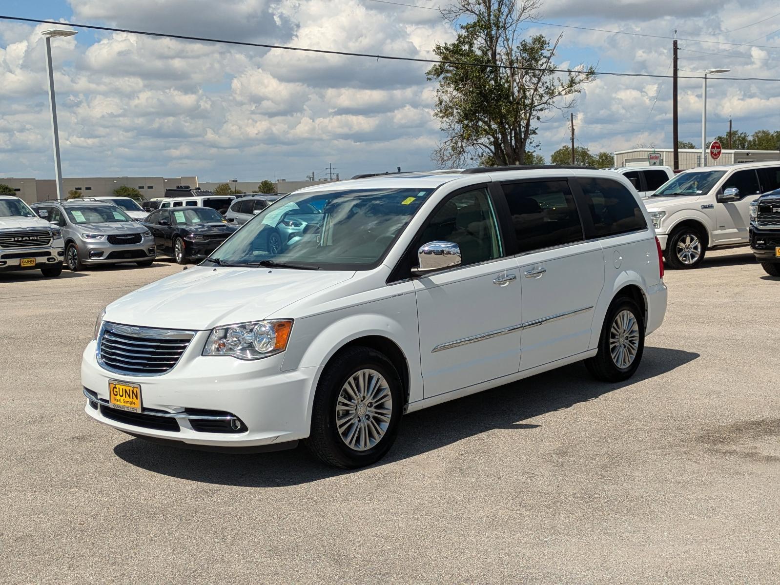 2016 Chrysler Town & Country Vehicle Photo in Seguin, TX 78155