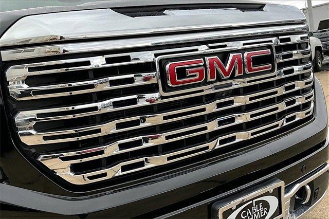 2023 GMC Sierra 1500 Vehicle Photo in TOPEKA, KS 66609-0000