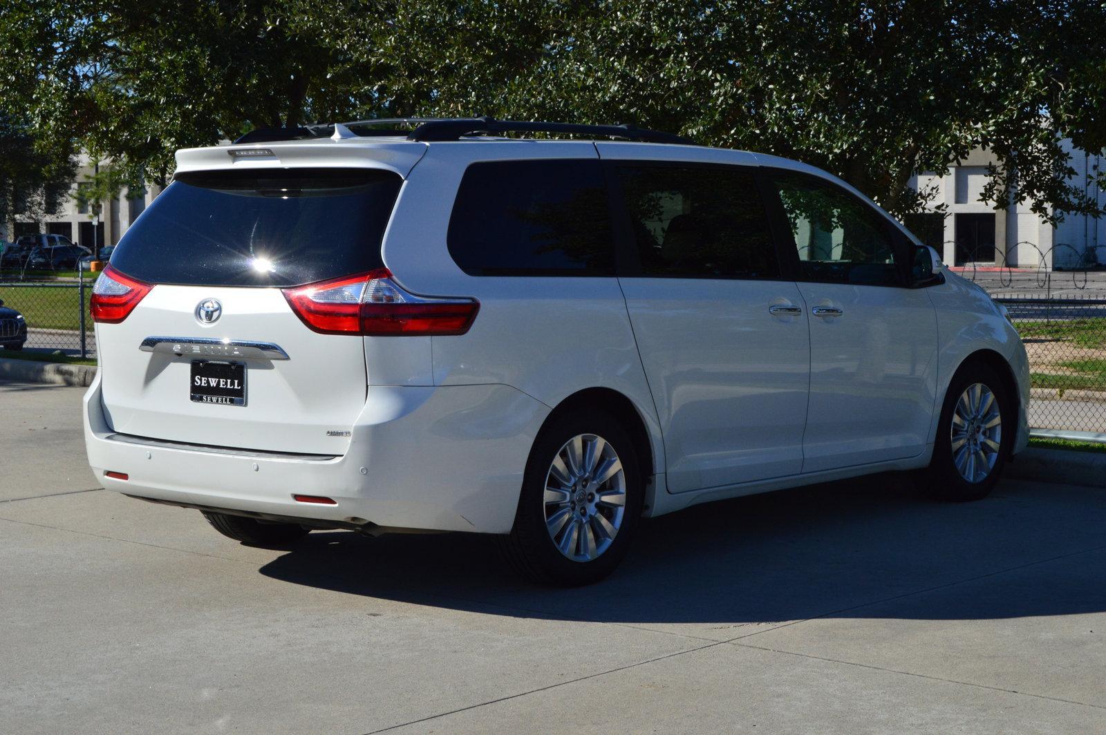 2017 Toyota Sienna Vehicle Photo in Houston, TX 77090