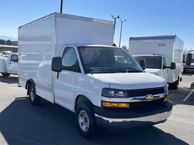 2023 Chevrolet Express Cutaway 3500 Vehicle Photo in ALCOA, TN 37701-3235