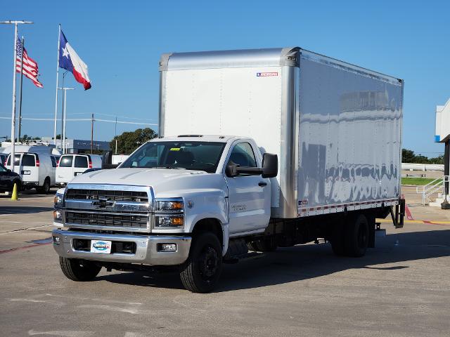 2024 Chevrolet Silverado Chassis Cab Vehicle Photo in LEWISVILLE, TX 75067