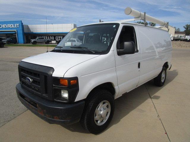 2014 Ford Econoline Cargo Van Vehicle Photo in Cedar Rapids, IA 52402