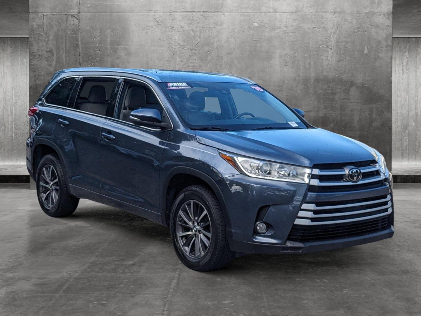 2018 Toyota Highlander Vehicle Photo in Tampa, FL 33614