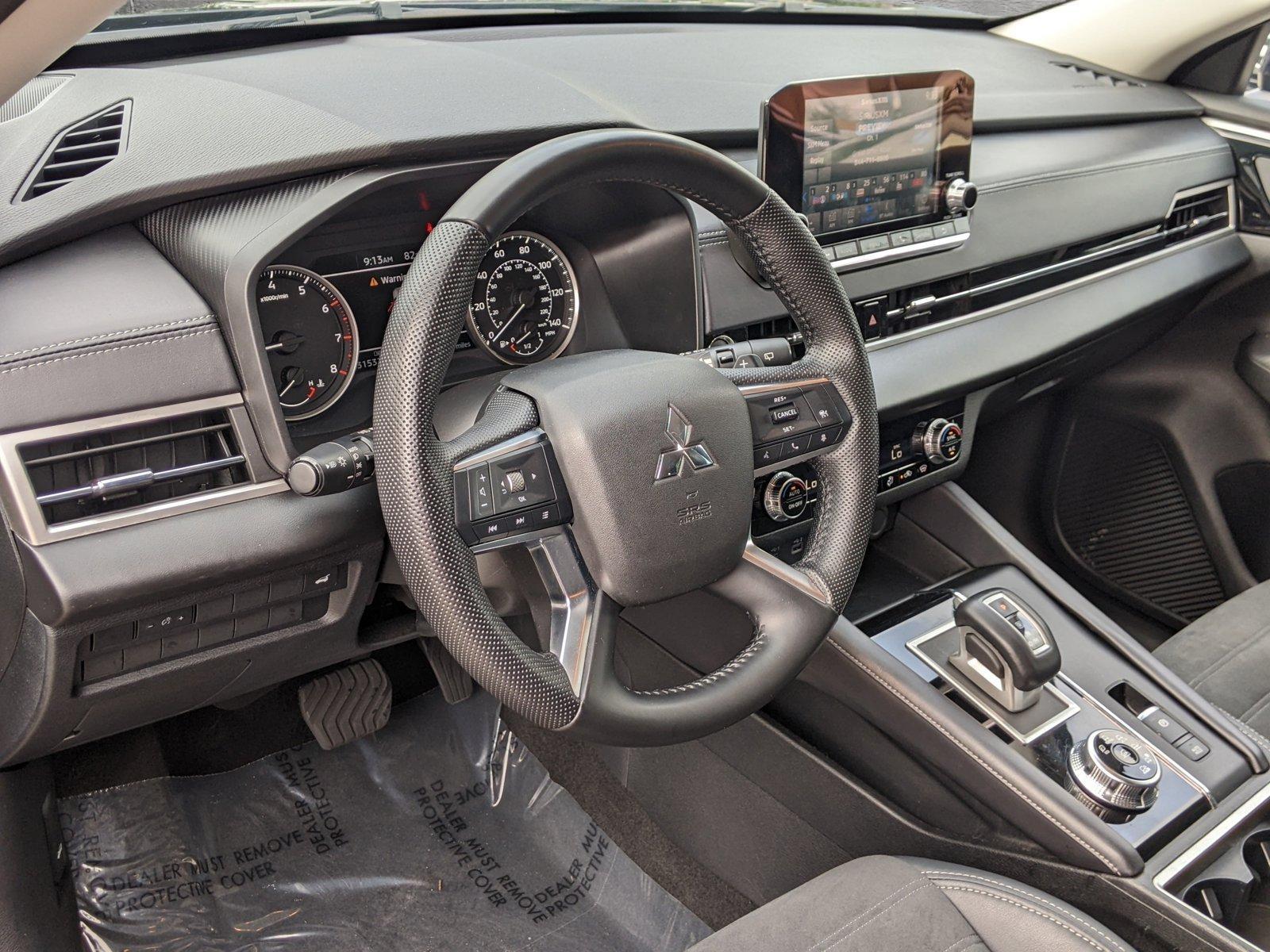 2023 Mitsubishi Outlander Vehicle Photo in Pembroke Pines , FL 33084