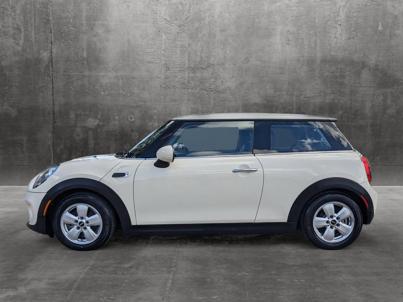 2018 MINI Cooper Hardtop 2 Door Vehicle Photo in Tampa, FL 33614