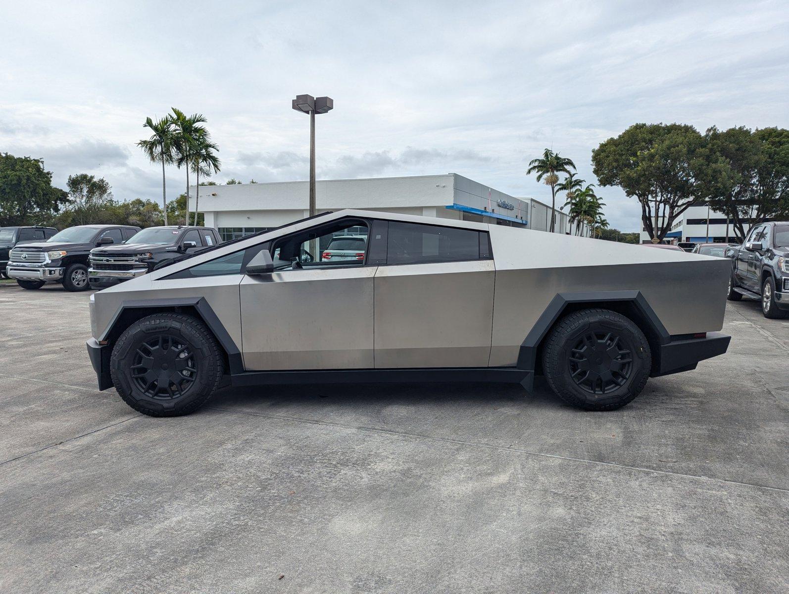 2024 Tesla Cybertruck Vehicle Photo in PEMBROKE PINES, FL 33024-6534