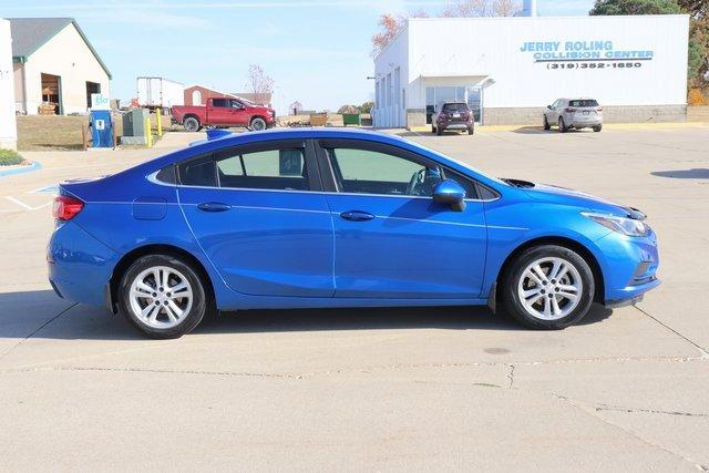 Used 2018 Chevrolet Cruze LT with VIN 1G1BE5SM8J7133291 for sale in Waverly, IA