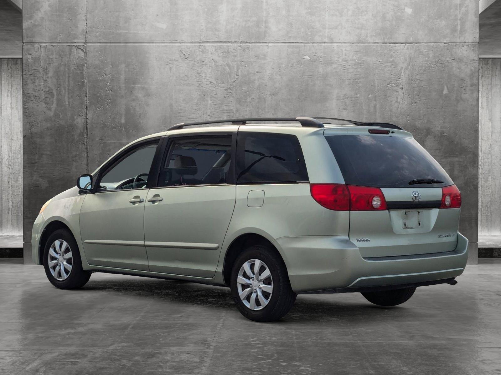 2006 Toyota Sienna Vehicle Photo in St. Petersburg, FL 33713