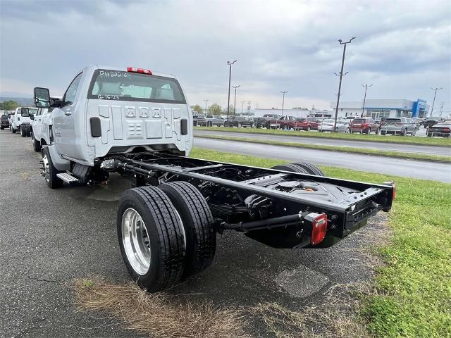 2023 Chevrolet Silverado Chassis Cab Vehicle Photo in ALCOA, TN 37701-3235