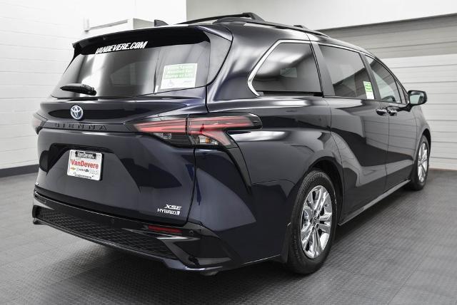 2022 Toyota Sienna Vehicle Photo in Akron, OH 44312