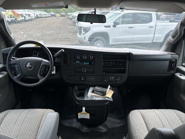 2023 GMC Savana Cutaway 3500 Vehicle Photo in MEDINA, OH 44256-9631