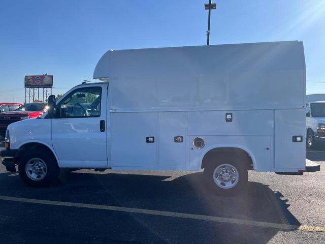 2024 Chevrolet Express Cutaway 3500 Vehicle Photo in COLUMBIA, MO 65203-3903