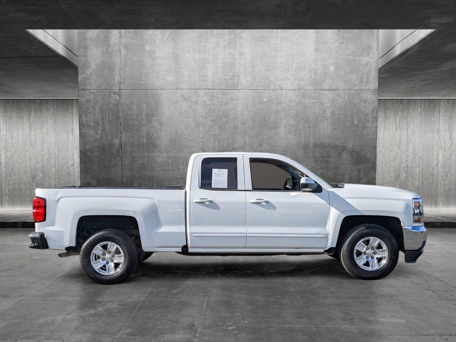 2018 Chevrolet Silverado 1500 Vehicle Photo in VALENCIA, CA 91355-1705