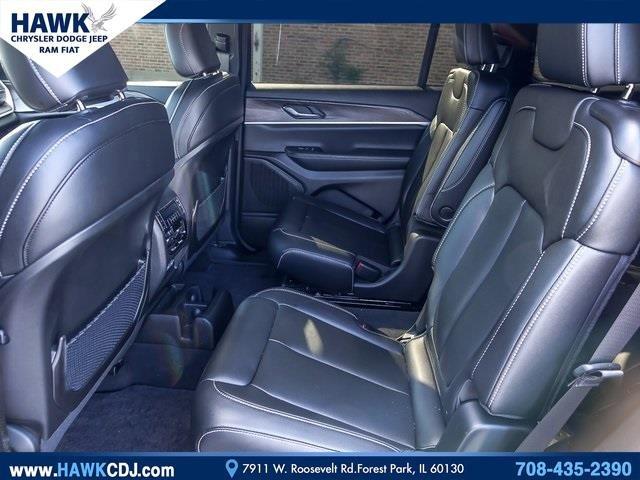 2024 Jeep Grand Cherokee L Vehicle Photo in Saint Charles, IL 60174