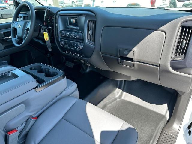 2024 Chevrolet Silverado 5500 HD Vehicle Photo in COLUMBIA, MO 65203-3903