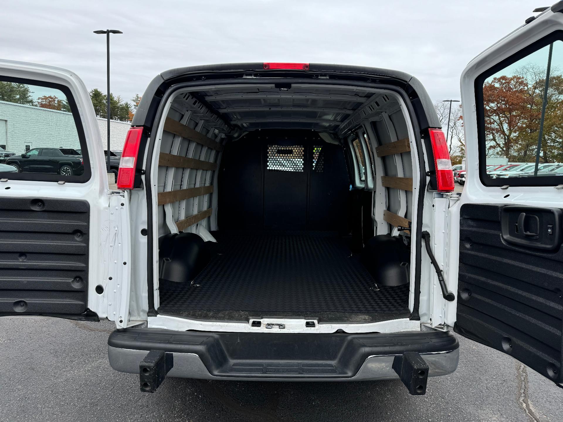 2022 Chevrolet Express Cargo 2500 Vehicle Photo in SOUTH PORTLAND, ME 04106-1997