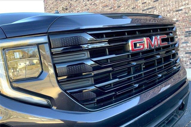 2022 GMC Sierra 1500 Vehicle Photo in TOPEKA, KS 66609-0000