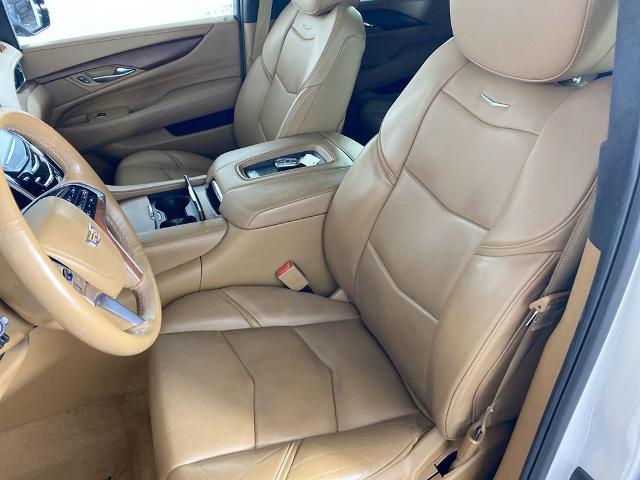 2017 Cadillac Escalade Vehicle Photo in ALLIANCE, OH 44601-4622