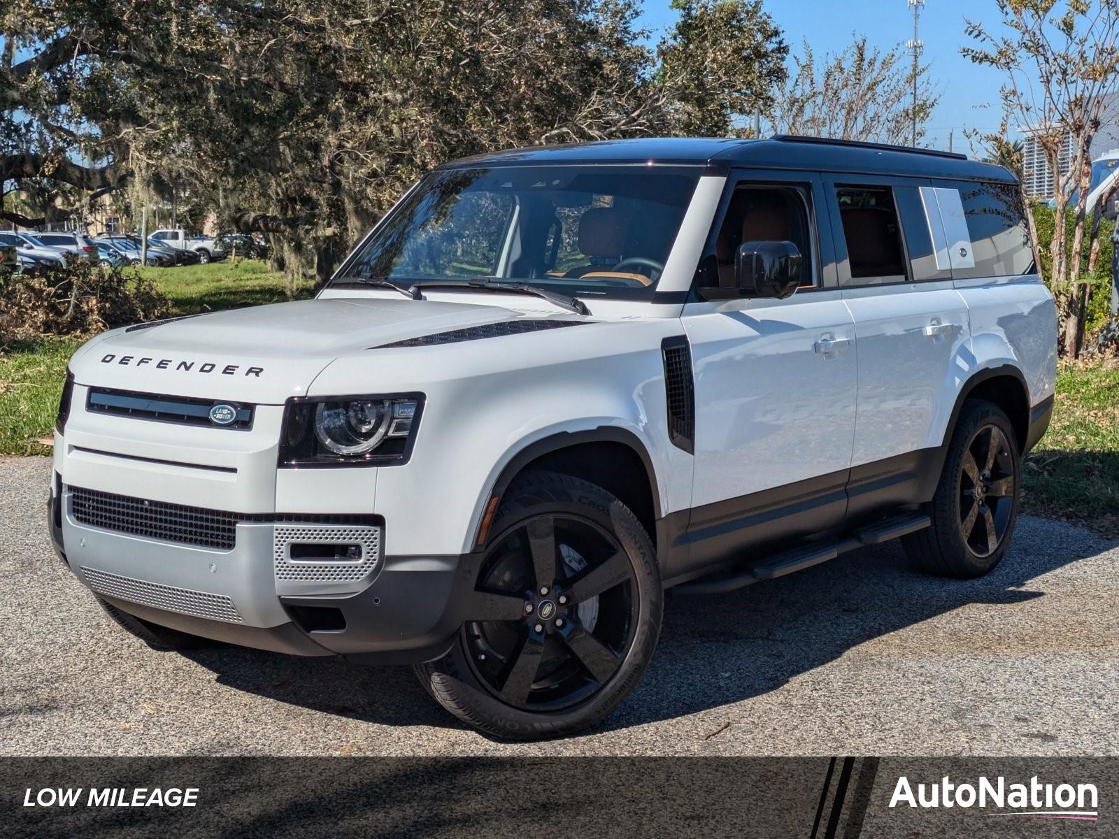 2024 Land Rover Defender Vehicle Photo in Sarasota, FL 34231