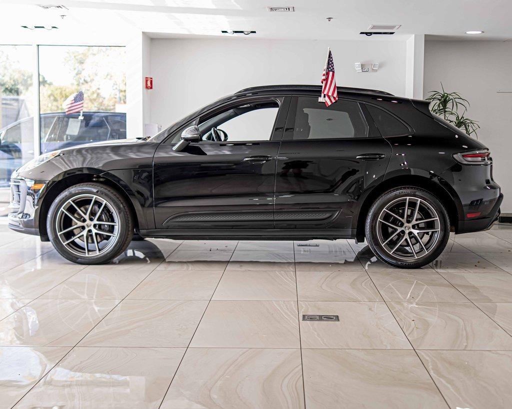 2022 Porsche Macan Vehicle Photo in Saint Charles, IL 60174