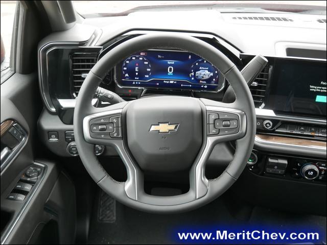 2024 Chevrolet Silverado 1500 Vehicle Photo in MAPLEWOOD, MN 55119-4794