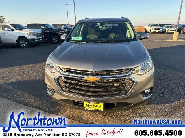 Used 2020 Chevrolet Traverse 1LT with VIN 1GNEVGKWXLJ101022 for sale in Yankton, SD