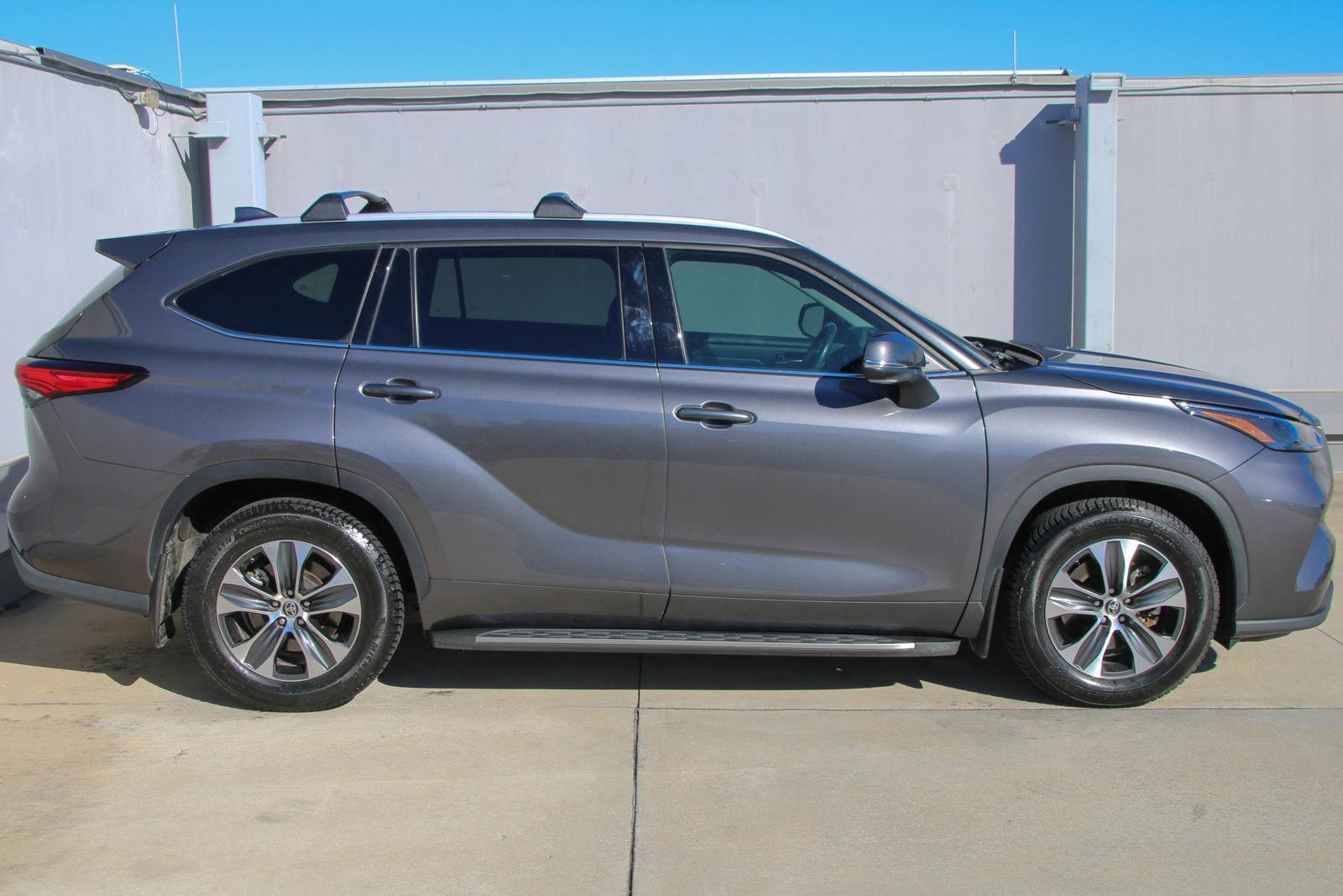 2022 Toyota Highlander Vehicle Photo in SUGAR LAND, TX 77478