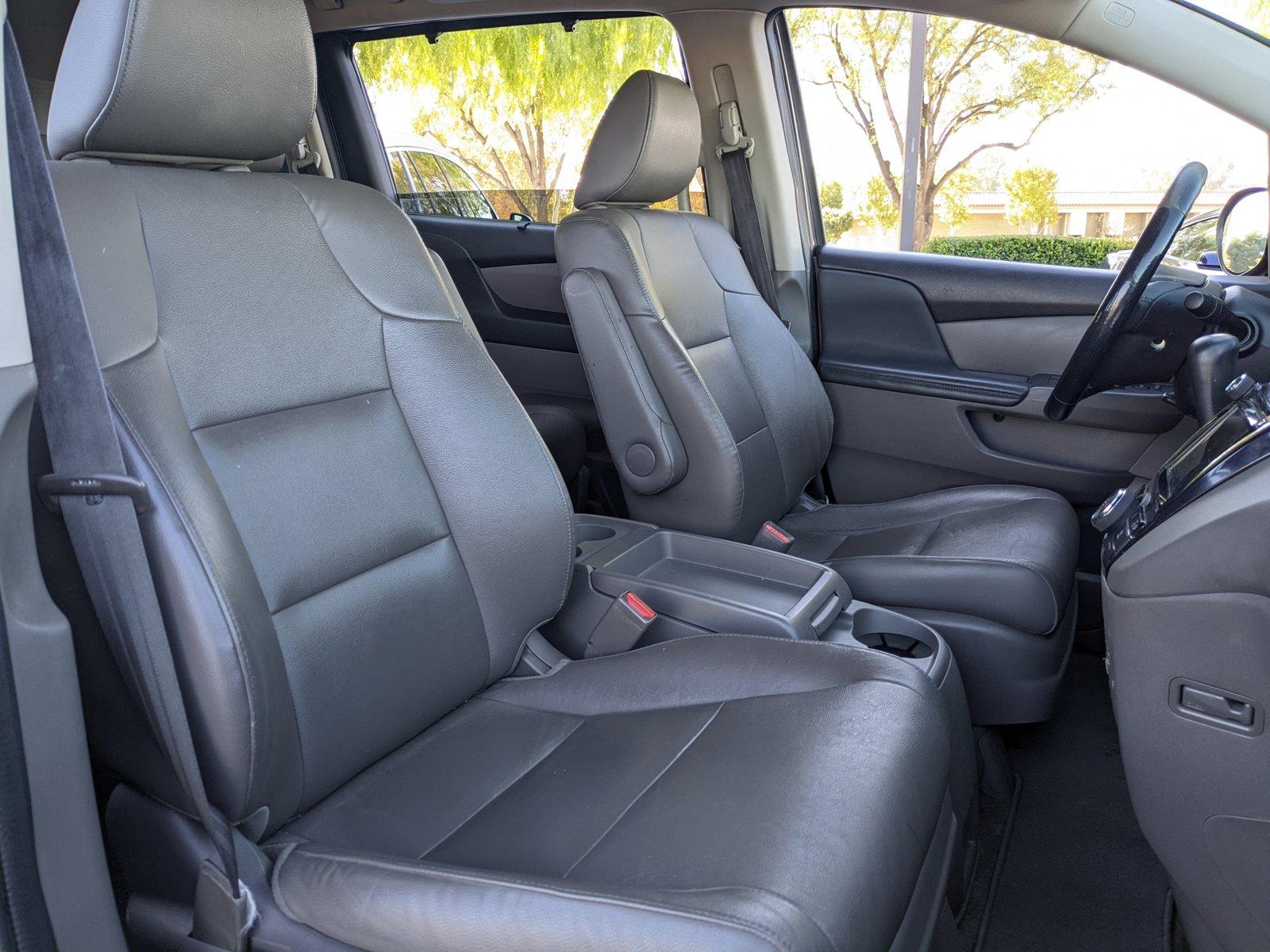 2015 Honda Odyssey Vehicle Photo in VALENCIA, CA 91355-1705