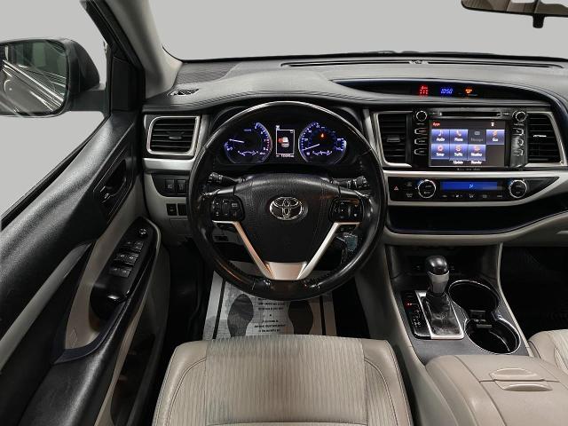 2018 Toyota Highlander Vehicle Photo in Appleton, WI 54913