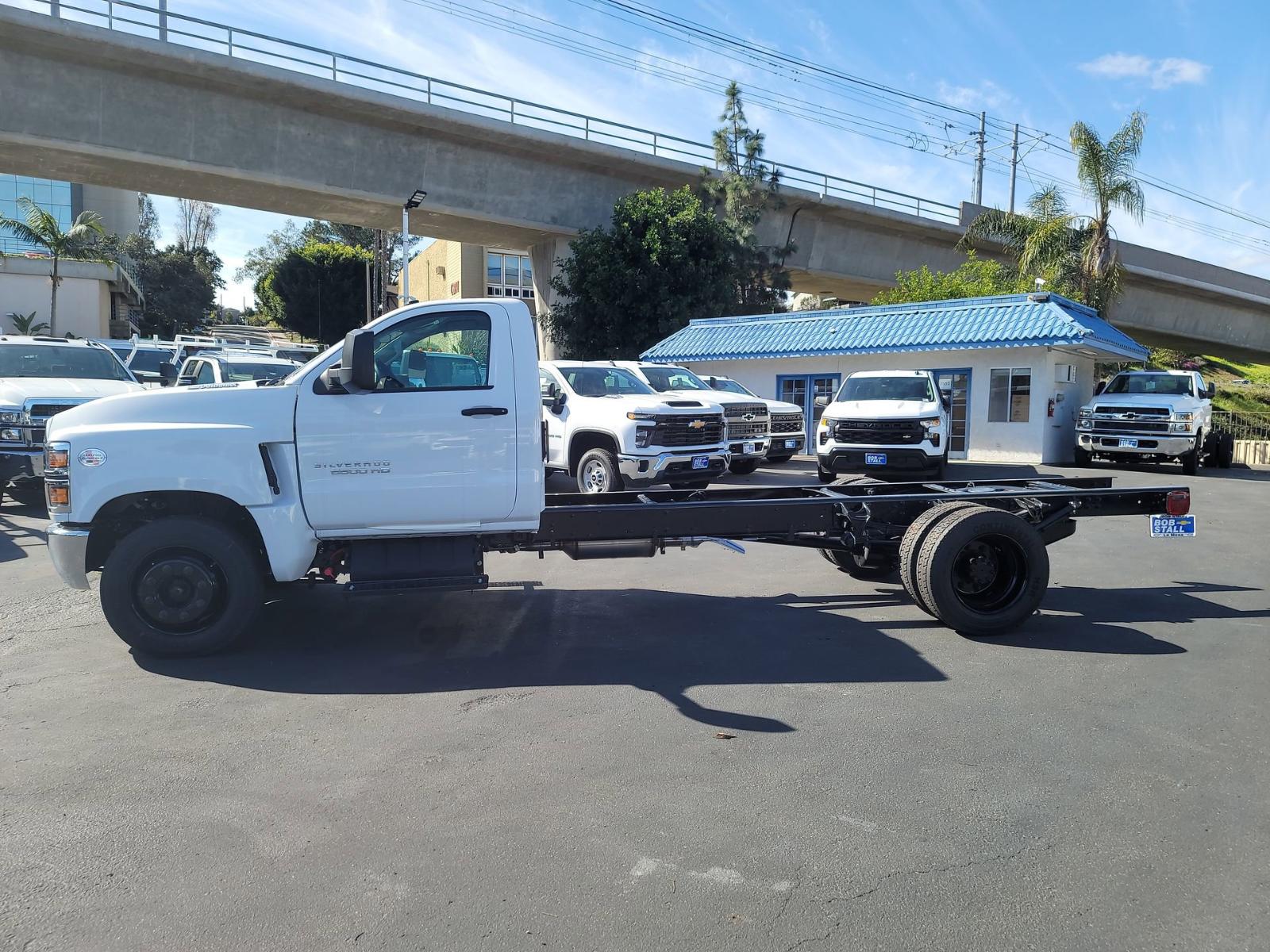 2023 Chevrolet Silverado Chassis Cab Vehicle Photo in LA MESA, CA 91942-8211