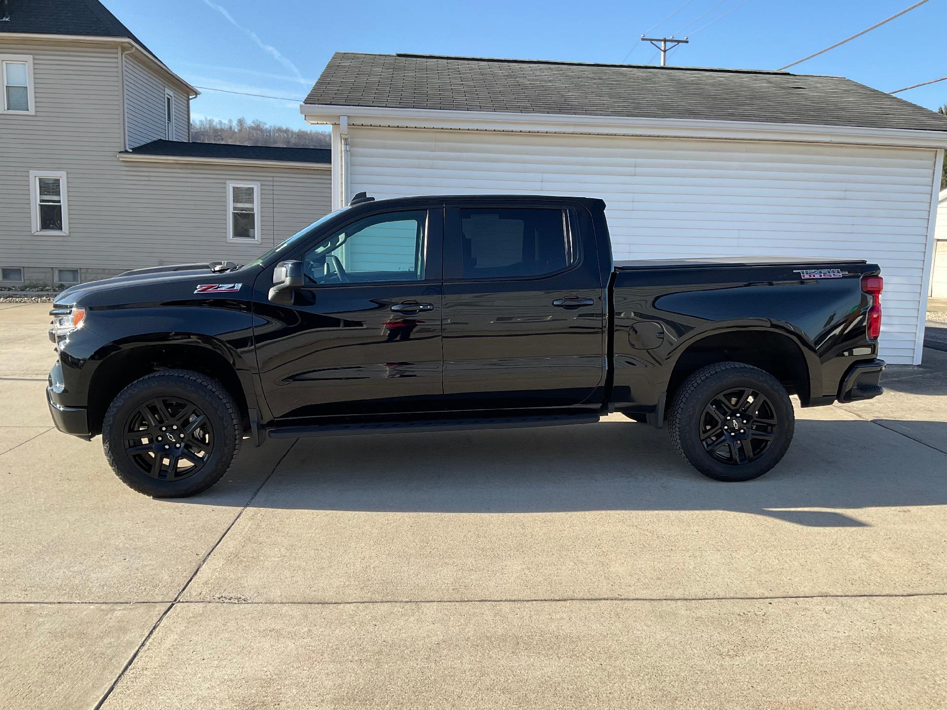 Used 2023 Chevrolet Silverado 1500 LT Trail Boss with VIN 3GCPDFEK0PG170705 for sale in Bellaire, OH