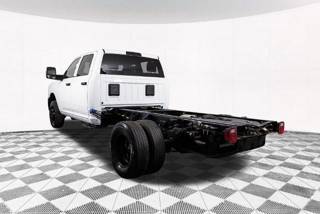 2023 Ram 3500 Chassis Cab Vehicle Photo in NORTH RIVERSIDE, IL 60546-1404