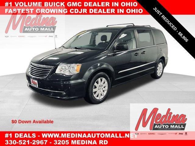 2015 Chrysler Town & Country Vehicle Photo in MEDINA, OH 44256-9631