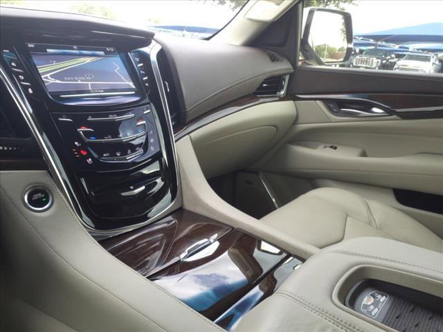 2017 Cadillac Escalade Vehicle Photo in DENTON, TX 76210-9321