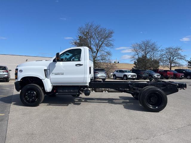 2024 Chevrolet Silverado 4500 HD Vehicle Photo in GREEN BAY, WI 54302-3701