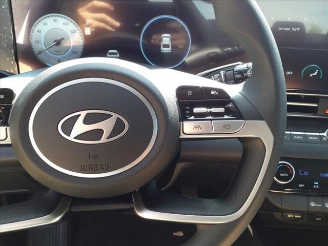 2024 Hyundai ELANTRA Vehicle Photo in Peoria, IL 61615