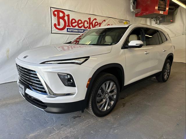 2025 Buick Enclave Vehicle Photo in RED SPRINGS, NC 28377-1640