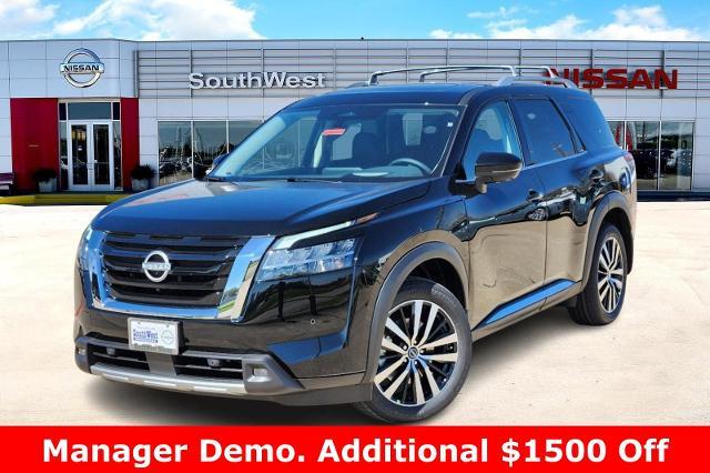 2024 Nissan Pathfinder Vehicle Photo in Weatherford, TX 76087